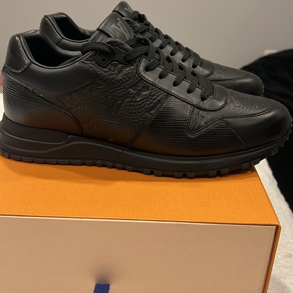 Men’s Louis Vuitton sneakers - Picture 3 of 8